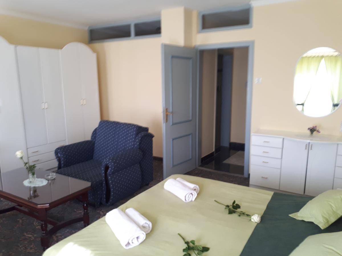 Business Club Selenca Bed & Breakfast Bac Bagian luar foto